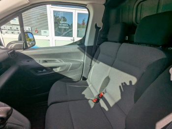 Photo 19 du bon plan OPEL Combo Cargo VUL L1H1 AugmentÃ© 1.5 130ch S&S Pack Clim soit 14032 HT occasion à 16839 €