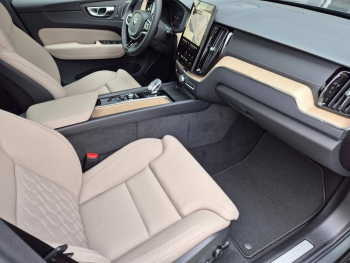 Photo 16 du bon plan VOLVO XC60 T6 Hybride Rechargeable 350ch Ultra Style Dark Geartronic 8 AWD occasion à 71900 €
