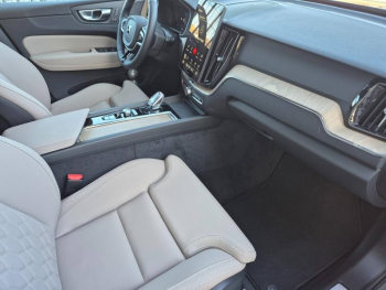 Photo 5 du bon plan VOLVO XC60 T6 Hybride Rechargeable 350ch Plus Style Dark Geartronic 8 AWD occasion à 68990 €
