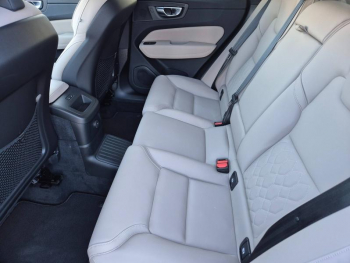 Photo 6 du bon plan VOLVO XC60 T6 Hybride Rechargeable 350ch Plus Style Dark Geartronic 8 AWD occasion à 68990 €