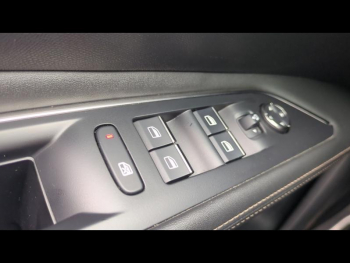Photo 32 du bon plan PEUGEOT 3008 HYBRID 225ch GT Line e-EAT8 10cv occasion à 25990 €