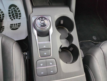 Photo 11 du bon plan FORD Kuga 2.5 Duratec 225ch PHEV Vignale BVA occasion à 27500 €