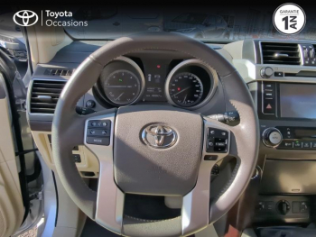 Photo 9 du bon plan TOYOTA Land Cruiser 177 D-4D FAP Lounge 5p occasion à 59990 €