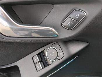 Photo 12 du bon plan FORD Fiesta 1.0 EcoBoost 100ch Stop&Start Titanium BVA 5p occasion à 12790 €