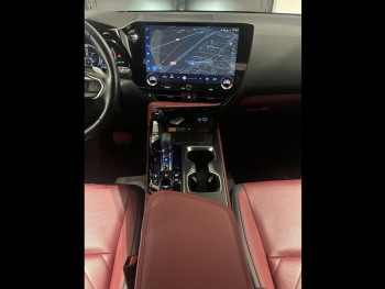 Photo 11 du bon plan LEXUS NX 450h+ Executive 4WD occasion à 54770 €