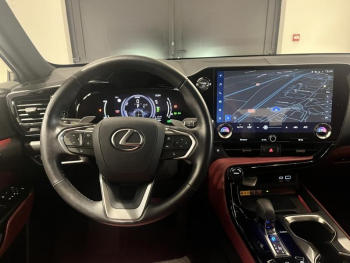 Photo 12 du bon plan LEXUS NX 450h+ Executive 4WD occasion à 54770 €