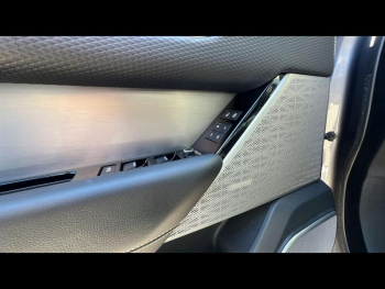 Photo 16 du bon plan LAND-ROVER Range Rover Velar 2.0 P400e 404ch PHEV R-Dynamic Edition AWD BVA AM23 occasion à 49900 €