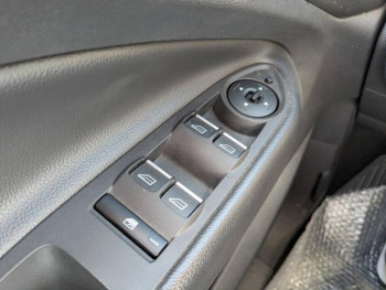 Photo 9 du bon plan FORD Kuga 1.5 Flexifuel-E85 150ch Stop&Start Titanium 4x2 BVA Euro6.2 occasion à 18900 €