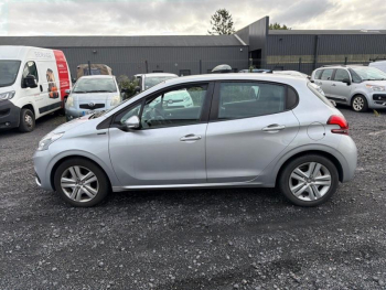Photo 3 du bon plan PEUGEOT 208 1.2 PureTech 82ch E6.c Signature 5p occasion à 7490 €