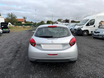 Photo 4 du bon plan PEUGEOT 208 1.2 PureTech 82ch E6.c Signature 5p occasion à 7490 €