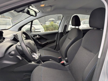 Photo 11 du bon plan PEUGEOT 208 1.2 PureTech 82ch E6.c Signature 5p occasion à 7490 €
