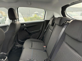 Photo 12 du bon plan PEUGEOT 208 1.2 PureTech 82ch E6.c Signature 5p occasion à 7490 €
