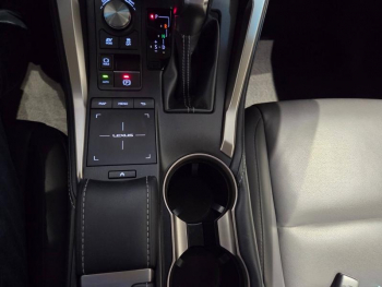 Photo 9 du bon plan LEXUS NX 300h 2WD Pack Business Euro6d-T occasion à 24900 €