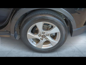 Photo 17 du bon plan TOYOTA C-HR 122h Dynamic 2WD E-CVT RC18 occasion à 17900 €
