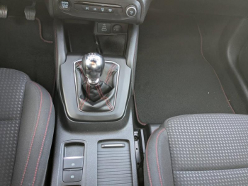 Photo 15 du bon plan FORD Focus 1.0 Flexifuel mHEV 125ch ST-Line X occasion à 18490 €