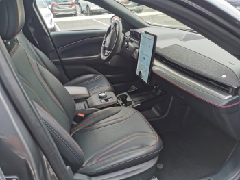 Photo 18 du bon plan FORD Mustang Mach-E Extended Range 99kWh 351ch AWD 9cv occasion à 42901 €