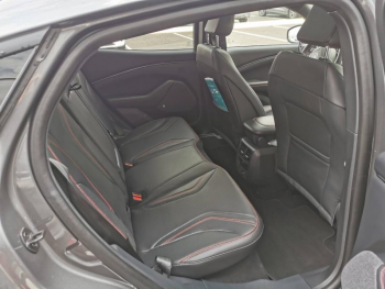 Photo 19 du bon plan FORD Mustang Mach-E Extended Range 99kWh 351ch AWD 9cv occasion à 42901 €
