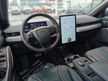 Photo 20 du bon plan FORD Mustang Mach-E Extended Range 99kWh 351ch AWD 9cv occasion à 42901 €