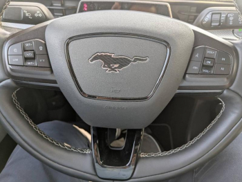 Photo 16 du bon plan FORD Mustang Mach-E 487ch Extended Range 99kWh AWD GT occasion à 52900 €