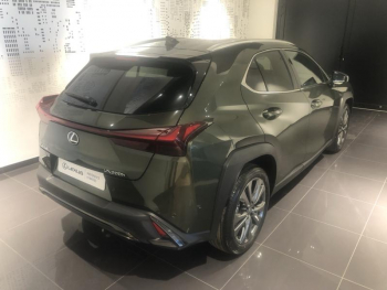 Photo 5 du bon plan LEXUS UX 300h F SPORT Design 2WD occasion à 39900 €