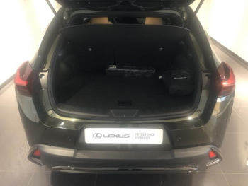 Photo 8 du bon plan LEXUS UX 300h F SPORT Design 2WD occasion à 39900 €