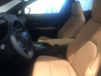 Photo 9 du bon plan LEXUS UX 300h F SPORT Design 2WD occasion à 39900 €