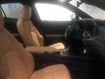 Photo 11 du bon plan LEXUS UX 300h F SPORT Design 2WD occasion à 39900 €