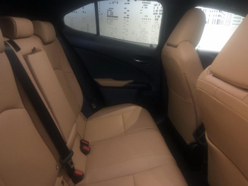 Photo 12 du bon plan LEXUS UX 300h F SPORT Design 2WD occasion à 39900 €