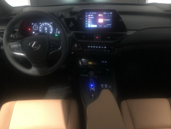 Photo 13 du bon plan LEXUS UX 300h F SPORT Design 2WD occasion à 39900 €