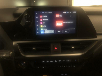 Photo 16 du bon plan LEXUS UX 300h F SPORT Design 2WD occasion à 39900 €