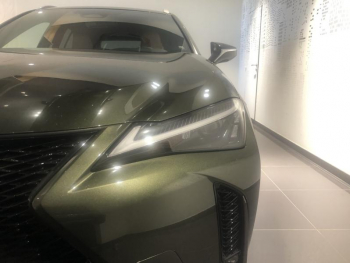 Photo 18 du bon plan LEXUS UX 300h F SPORT Design 2WD occasion à 39900 €