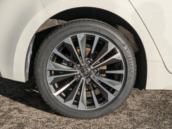 Photo 10 du bon plan TOYOTA Corolla 1.8 140ch Design MY23 occasion à 20990 €