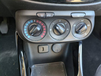 Photo 8 du bon plan OPEL Adam Rocks 1.4 Twinport 87ch Adamyourself White&Black Start/Stop occasion à 9400 €