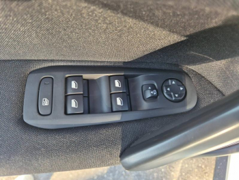 Photo 2 du bon plan PEUGEOT 308 1.2 PureTech 110ch E6.3 S&S Active occasion à 10990 €
