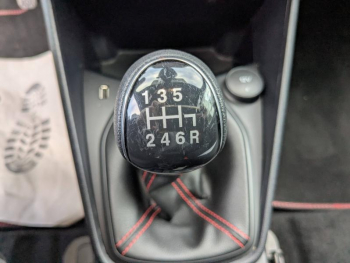 Photo 15 du bon plan FORD Fiesta 1.0 Flexifuel 95ch ST-Line 5p occasion à 17990 €