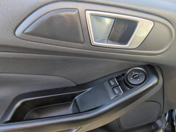 Photo 2 du bon plan FORD Fiesta 1.25 60ch Trend 5p occasion à 10990 €