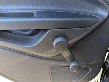 Photo 13 du bon plan FORD Fiesta 1.25 60ch Trend 5p occasion à 10990 €