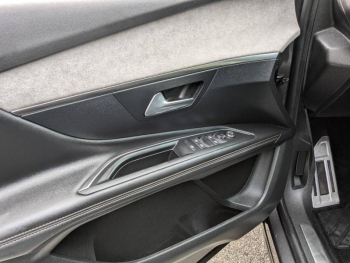 Photo 9 du bon plan PEUGEOT 3008 Plug-in Hybrid 225ch GT e-EAT8 occasion à 25990 €
