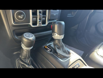 Photo 17 du bon plan JEEP Wrangler 2.0 T 380ch 4xe 80th Anniversary Command-Trac occasion à 44990 €