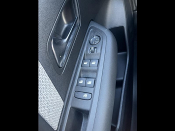 Photo 21 du bon plan CITROEN C4 1.2 Hybride 145ch S&S MAX Automatique occasion à 18890 €