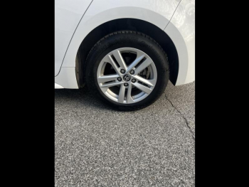 Photo 8 du bon plan TOYOTA Corolla 122h Design MY21 occasion à 16890 €