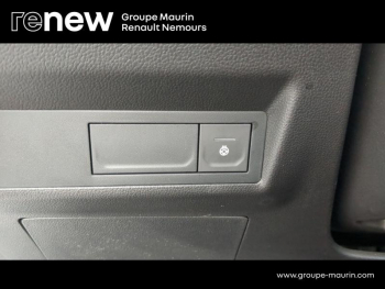 Photo 22 du bon plan RENAULT Captur 1.6 E-Tech Plug-in 160ch Initiale Paris occasion à 17900 €