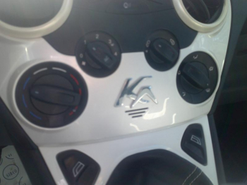 ddf-core-media-mJi7MP62791_6.jpg Photo 6 du bon plan FORD Ka 1.2 69ch Stop&Start White Edition occasion à 8390 €