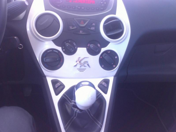 ddf-core-media-hdDYnH62791_7.jpg Photo 7 du bon plan FORD Ka 1.2 69ch Stop&Start White Edition occasion à 8390 €