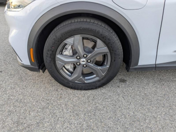 Photo 22 du bon plan FORD Mustang Mach-E 269ch Standard Range 76kWh Mach-E Propulsion occasion à 38900 €