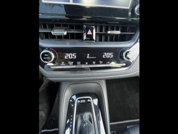 Photo 12 du bon plan TOYOTA Corolla 122h Design MY21 occasion à 16890 €