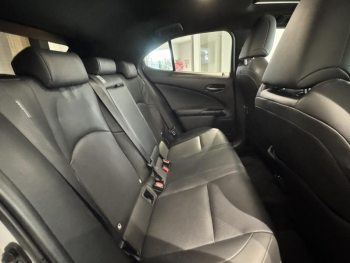 Photo 16 du bon plan LEXUS UX 300e Executive occasion à 28499 €