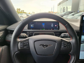 Photo 14 du bon plan FORD Mustang Mach-E 351ch Extended Range 99kWh AWD occasion à 36890 €