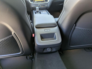 Photo 44 du bon plan VOLVO V60 B4 197ch Plus Style Dark DCT 7 occasion à 51900 €