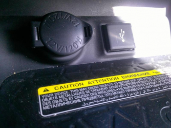 Photo 15 du bon plan TOYOTA RAV4 Hybride 222ch Collection AWD-i MY20 occasion à 28900 €